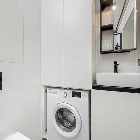 Daire Modern White Studio With Furnished Balcony In By Renters *