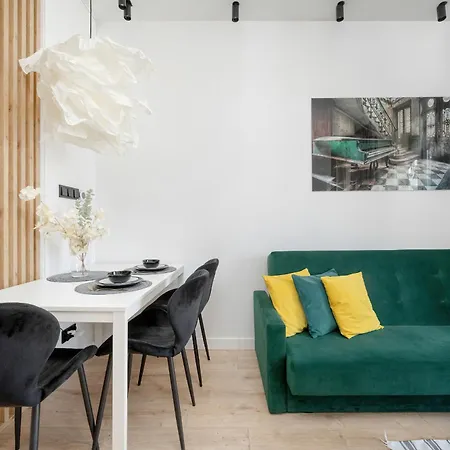 Daire Modern White Studio With Furnished Balcony In By Renters Wroclaw